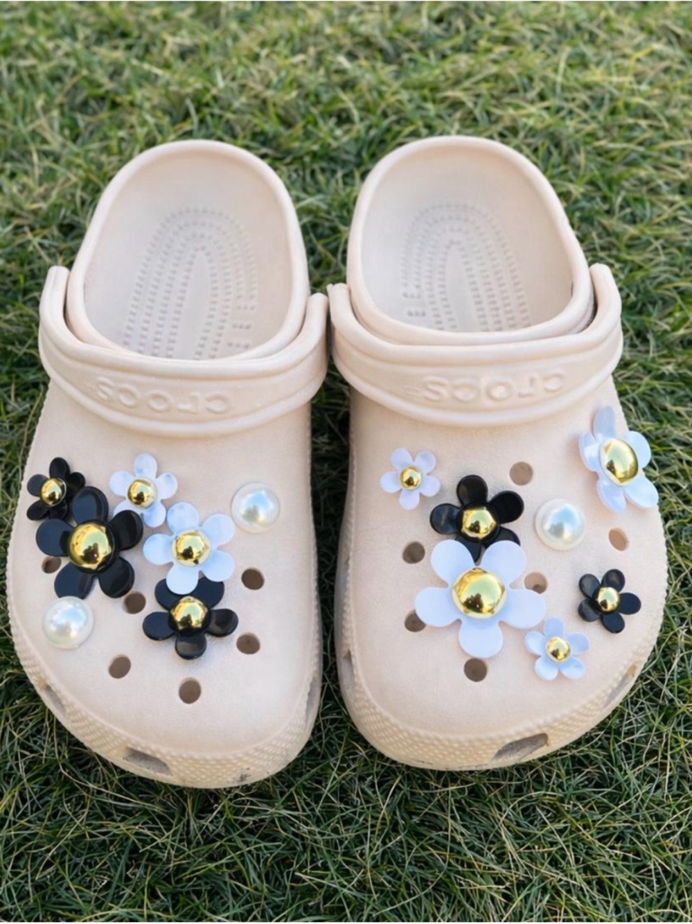 Daisy Shoe Charm Set - 38 Pieces